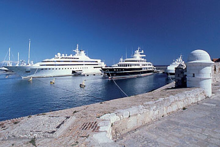 Saint-Tropez and Port Grimaud Private guided Tour - Image 3