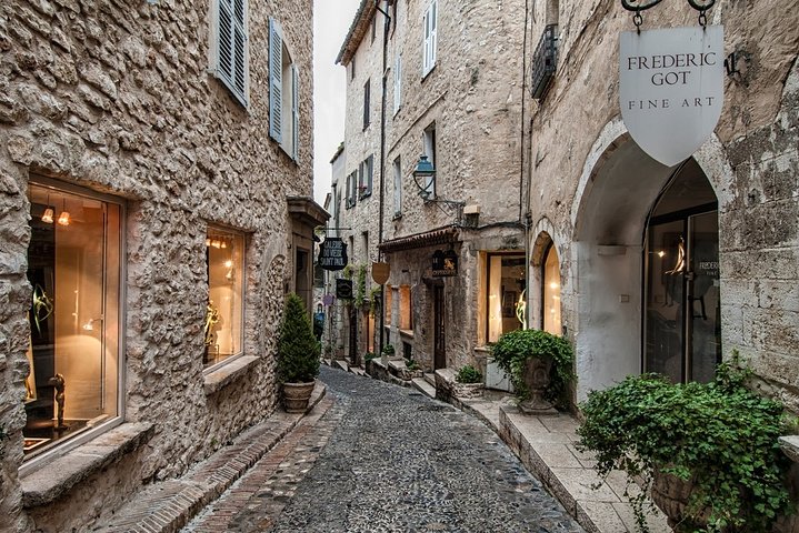 The charming villages of provence full day private tour - Image 1