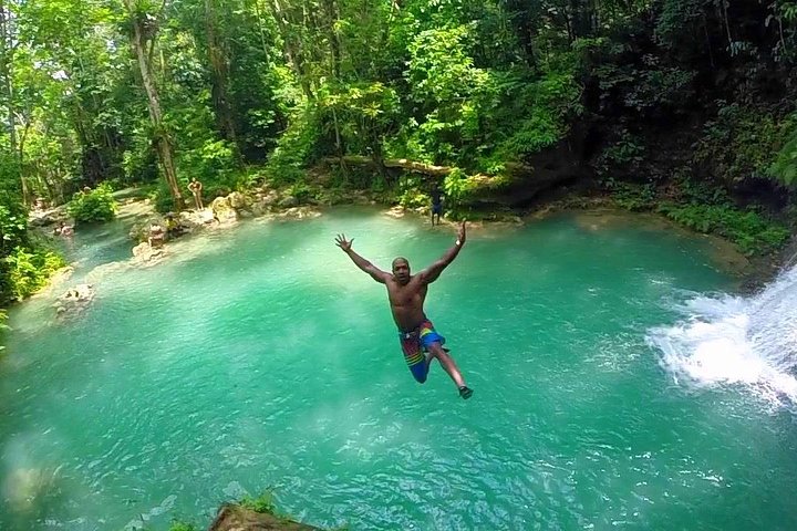 Blue Hole and Horseback Riding and Shopping - Image 1