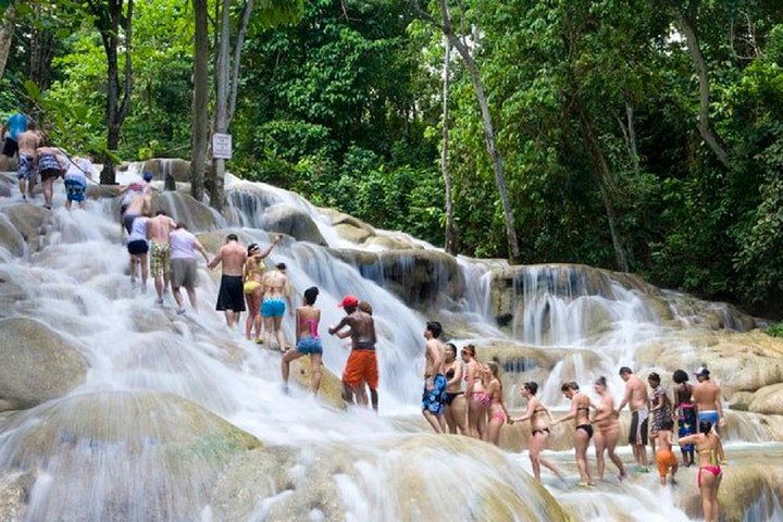 Dunn's River Climb and Catamaran Cruise from Ocho Rios - Image 5