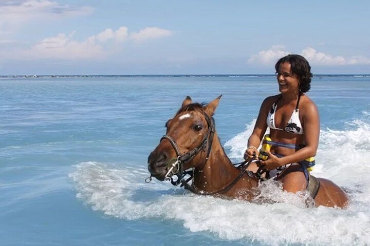 Horseback riding, shopping and lunch - Image 1