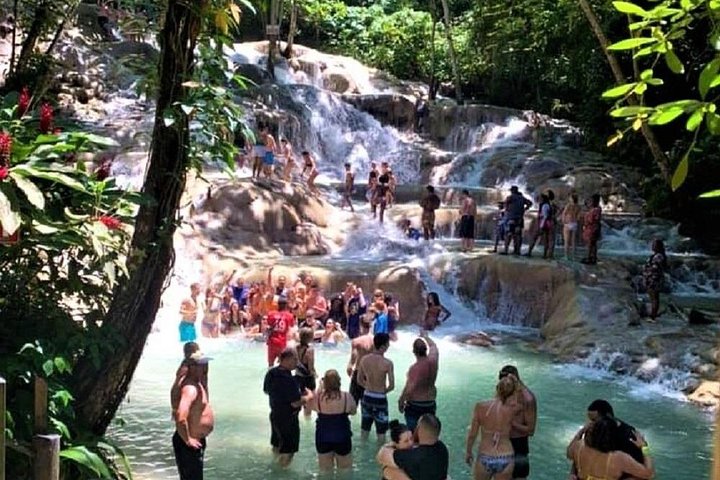 Ocho Rios Shore Excursion: Dunn's River Falls, Beach and Shopping Tour - Image 1