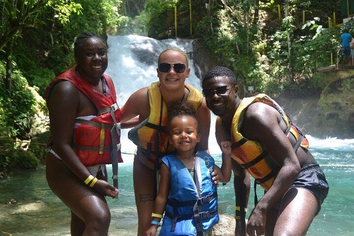 Private Day Tours River Tubing or Rafting and Blue Hole combo - Image 4
