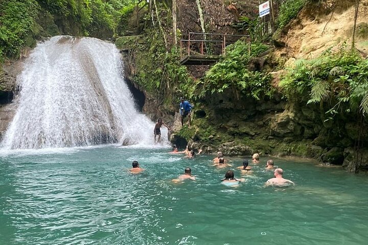 Private Day Tours River Tubing or Rafting and Blue Hole combo - Image 5