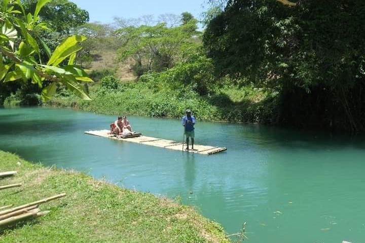 White River Rafting and Blue Hole Tour from Ocho Rios - Image 2
