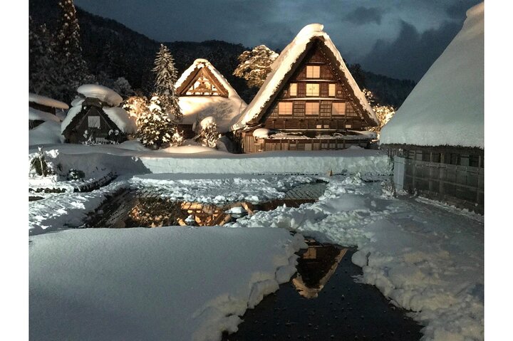 Private & Custom SHIRAKAWAGO Day Tour by Toyota COMMUTER (Max 13 Pax) - Image 2