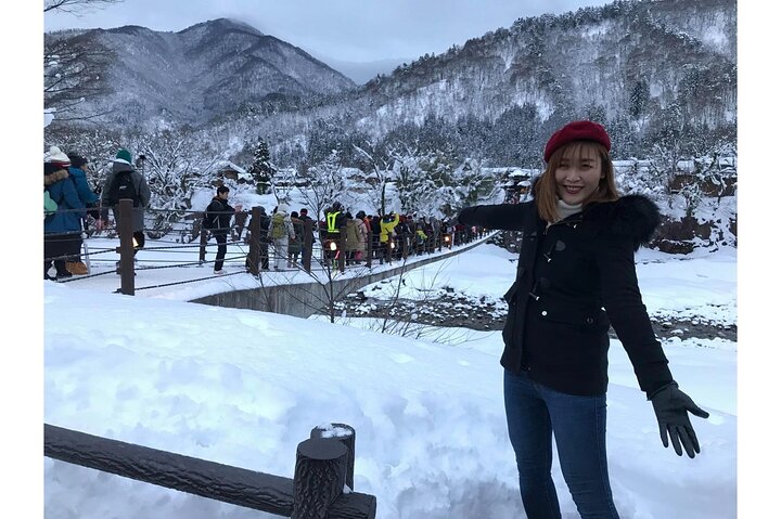 Private & Custom SHIRAKAWAGO Day Tour by Toyota COMMUTER (Max 13 Pax) - Image 4