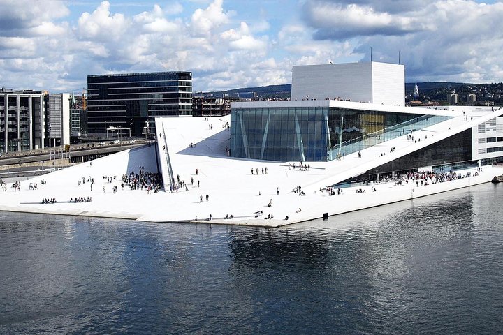 Discover Oslo on foot - Image 1