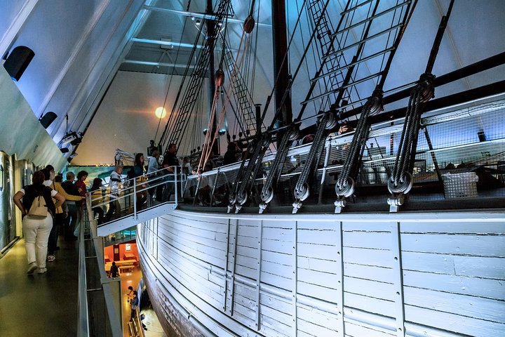Full 7 hours-day Private Oslo "Stroll and Roll" by Norway Exclusive Limousines  - Image 2