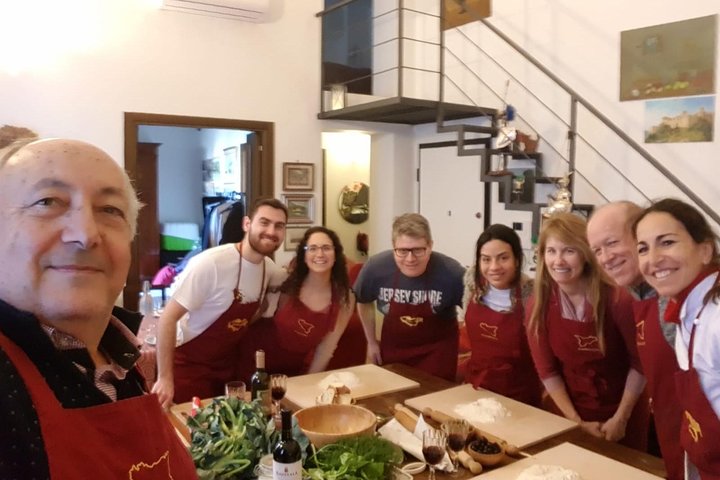 Market Tour, Traditional Cooking and Limoncello class - Image 4