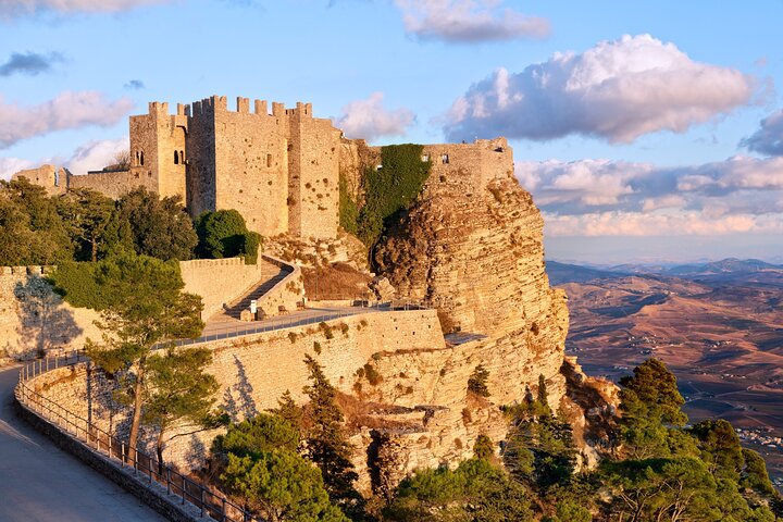 Private 8-hours tour to Segesta, Erice, Trapani and salt pans from Palermo - Image 1