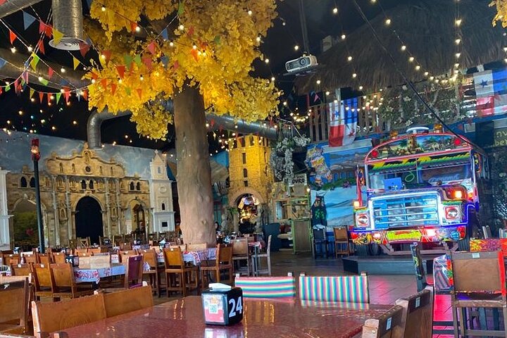 4 hours dinner and cocktail activity in Panama - Image 1