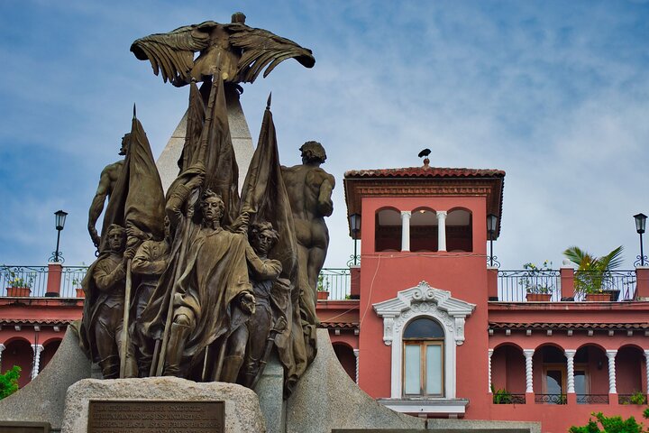 Casco Antiguo walking tour and the Panama canal - Image 1