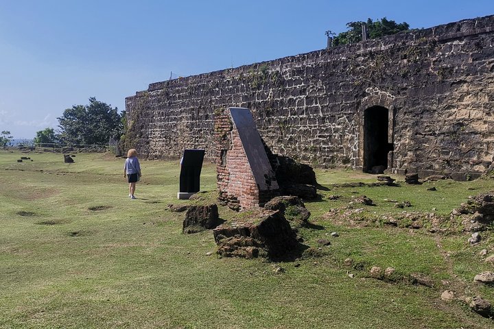 Colon, Fort San-Lorenzo - from one ocean to another by train - Image 4