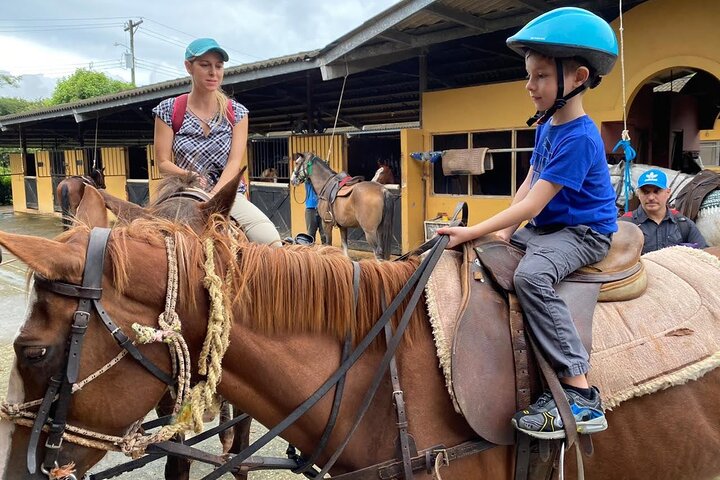 Horseback Riding in the jungle near Panama City - Image 1