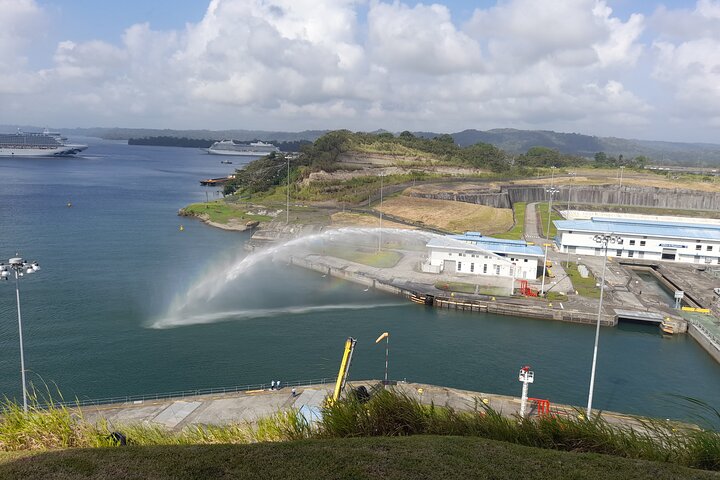 New set of locks (Aguas Claras), Rainforest and San Lorenzo Fort  - Image 3