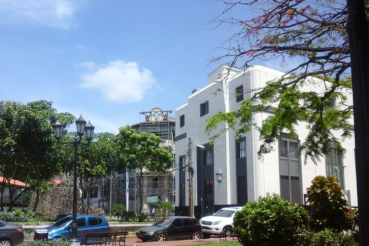 Old city walking tour  - Image 2