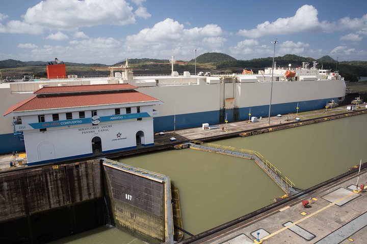  Panama Canal and City Tour Experience - Image 3