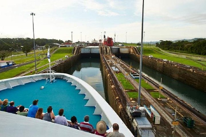 Panama Canal Partial Transit Boat Tour - Image 5