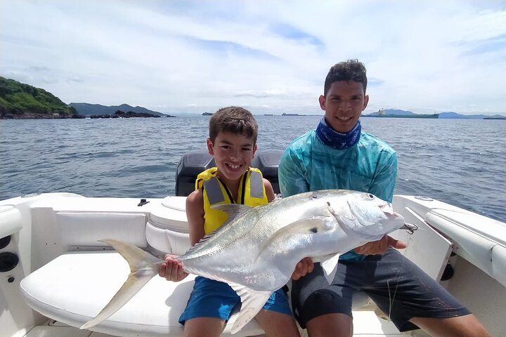 Private Half-Day Fishing Experience in Panama Bay - Image 4