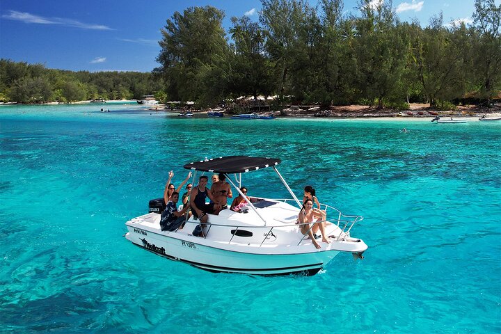 6 Hour Private Boat Activity with Snorkeling & Lunch - Image 1
