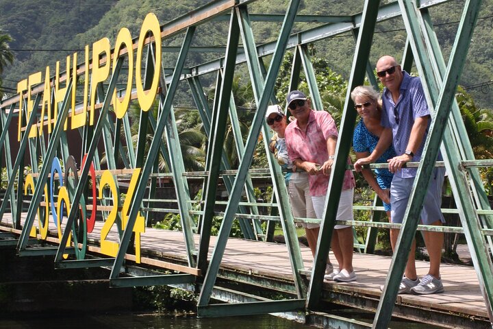 Day tour to Teahupoo along Tahitis West coast, private personalised small group - Image 2