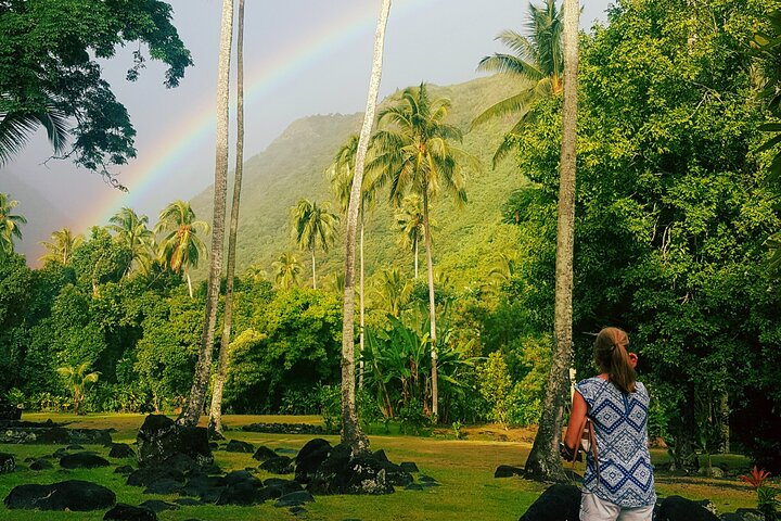 Day tour to Teahupoo along Tahitis West coast, private personalised small group - Image 1