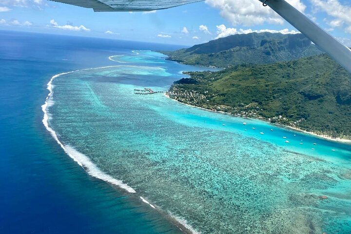 Flight over Moorea, Tour of the island of Tahiti and Taxi Boat (Teahupoo) - Image 2