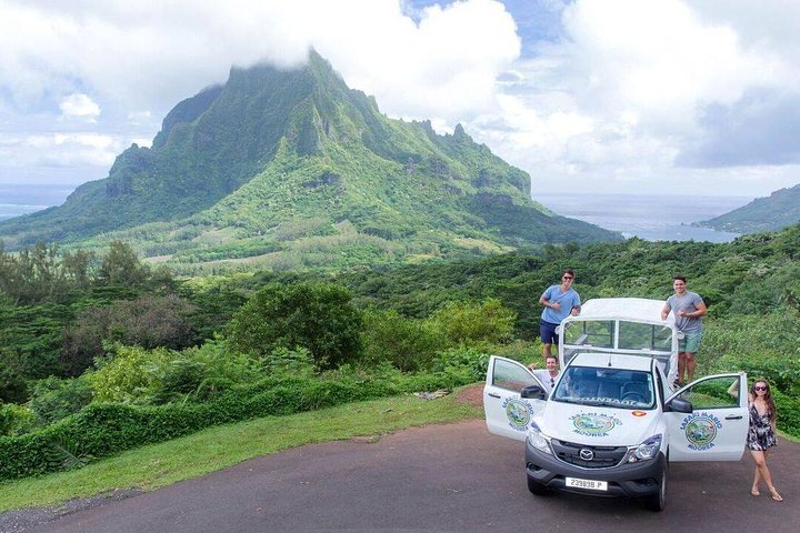 Private Morning Moorea 4WD Tour with Champagne - Image 1