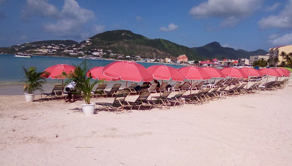 Pasanggrahan Hotel Beach Pass, St. Maarten - Image 1