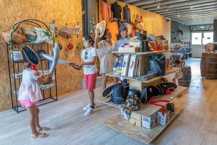 Sint Maarten Pirate Experience at the Rusty Parrot  - Image 3