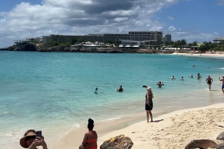 The Maho Beach experience - Image 3