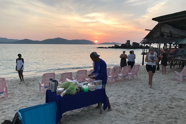 Exclusive Small Group - Phi Phi Islands Sunrise OR Day trip - Image 4