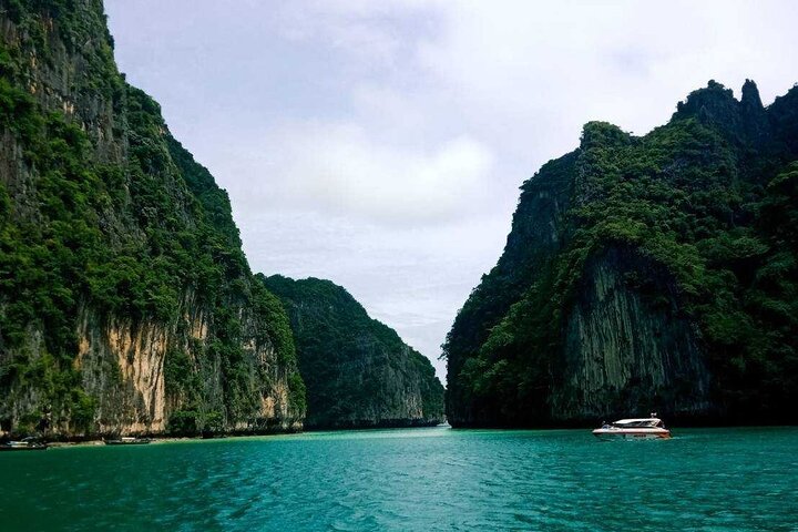 Full-Day Speedboat Tour Phi Phi islands and Bamboo Island - Image 2