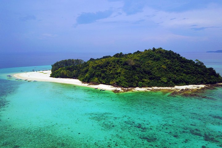 Phi Phi Islands Adventure Day Trip with Seaview Lunch by V. Marine Tour - Image 5