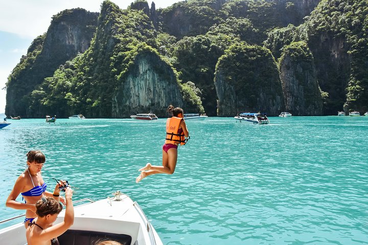 Phi Phi Islands Day Tour from Phuket - Image 4