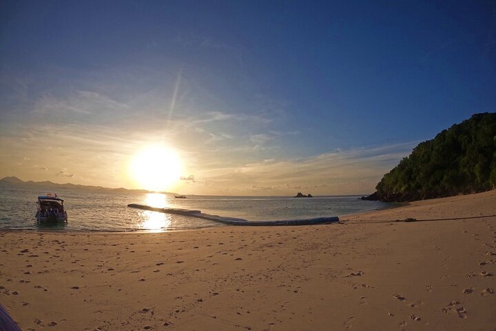 Phi Phi Islands Sunrise 20 Passenger Tour by V.Marine Tour - Image 4