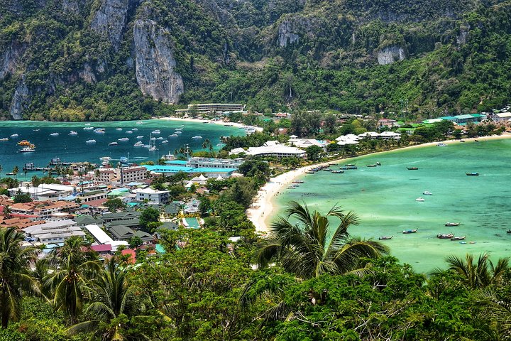 The Inviting Beauty of Phi Phi Islands - Image 2