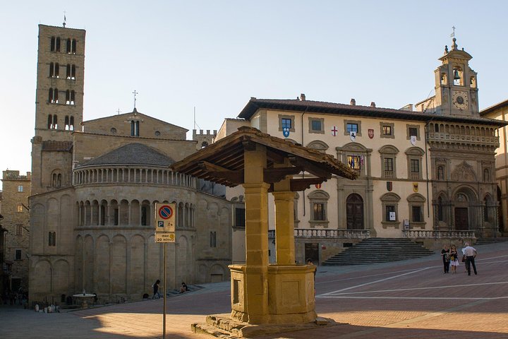 Private car trip to Arezzo and Cortona from Florence (10 h)  - Image 1