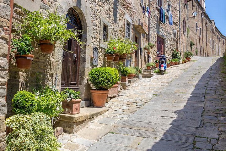 Private car trip to Arezzo and Cortona from Florence (10 h)  - Image 3