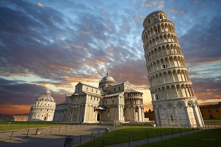 Private car trip to Lucca and Pisa from Florence (8 h) - Image 1
