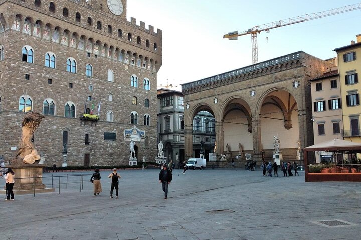 Private educational and guided custom tours by walk and by confortable M/B van - Image 5