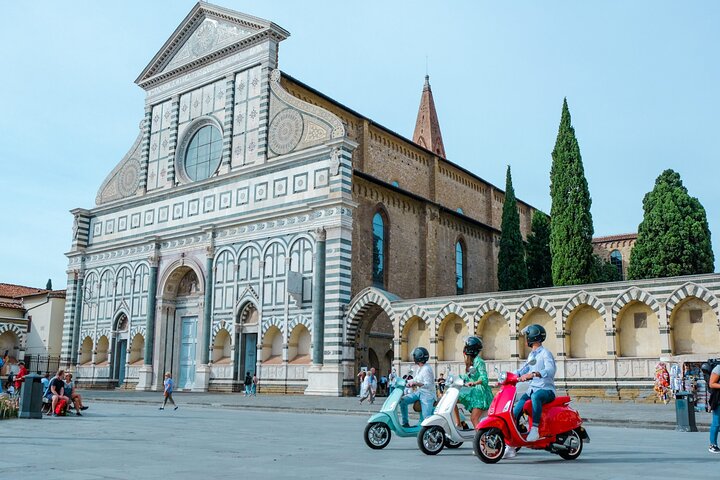 Vespa Primavera rental for one day in the center of Florence - Image 1