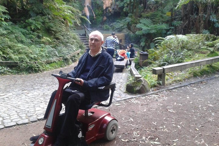 Adapted Van Tour - Lagoa do Fogo ( Half day) - Image 3