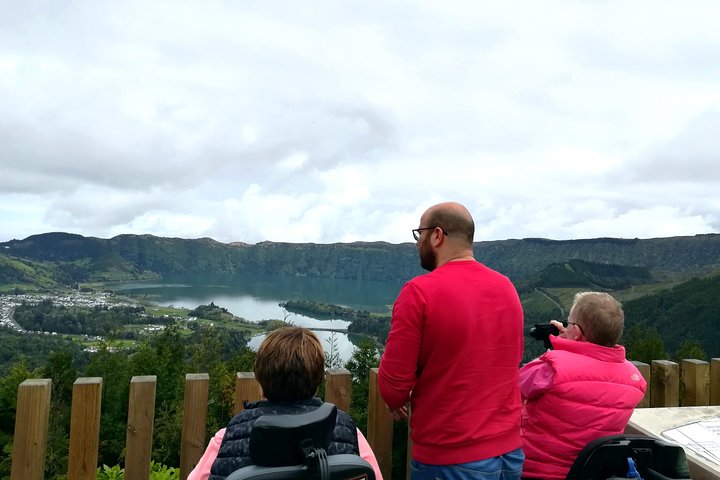 Adapted Van Tour - Sete Cidades and Lagoa do Fogo (Full day) - Image 2