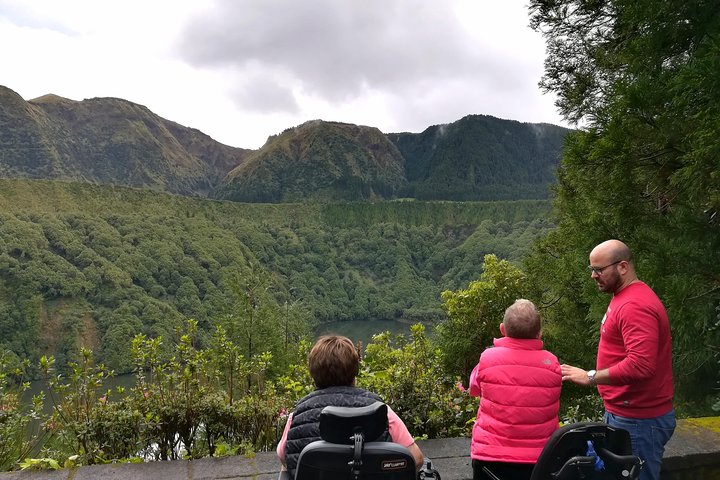 Adapted Van Tour - Sete Cidades and Lagoa do Fogo (Full day) - Image 3