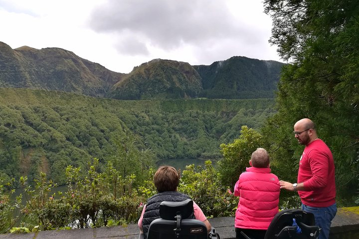 Adapted van Tour - Sete Cidades (Half day) - Image 4