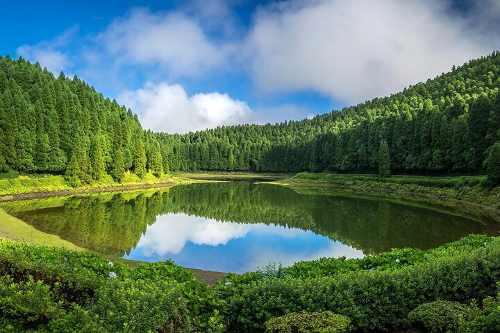 All of the West & Sete Cidades Volcano - Image 5