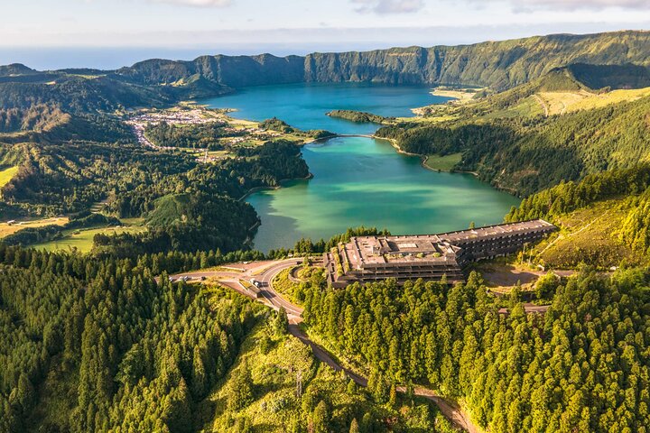 Discover São Miguel: Full Day Fogo and Sete Cidades with lunch - Image 1