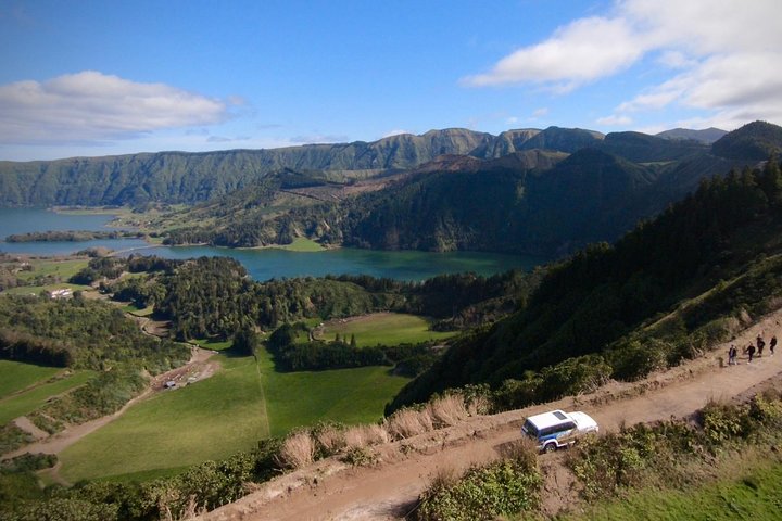 Half Day Sete Cidades PRIVATE Jeep Tour - Image 4